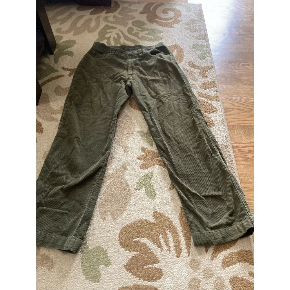 Patagonia men’s corduroy light green pant size 32
